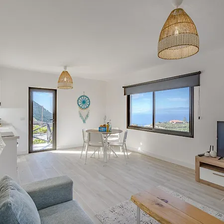 Cliff Haven Sea View - Adults Only شقة